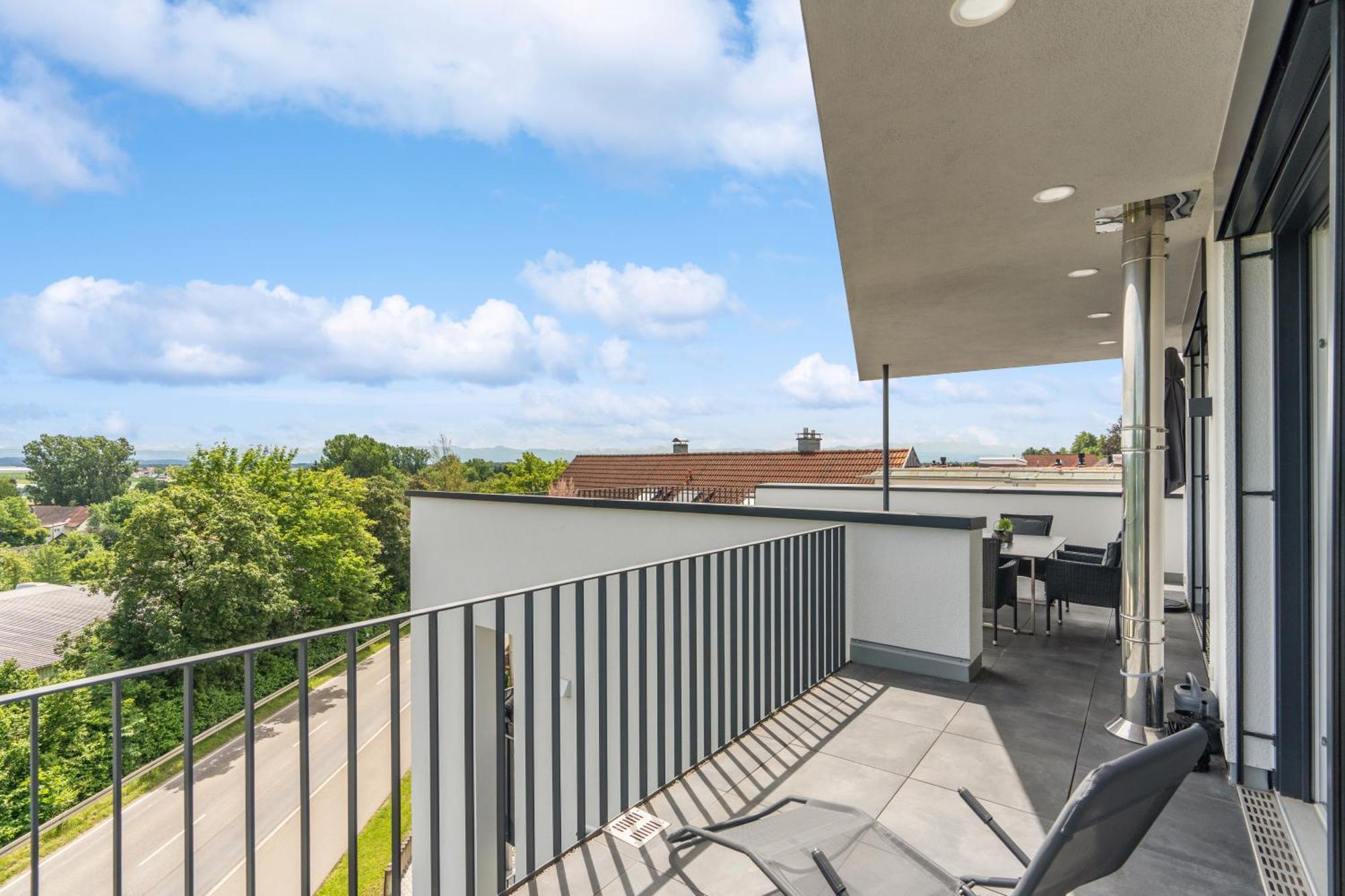 Ferienwohnung Anytime - Penthouse Mit Terrasse Und Bergsicht Friedrichshafen Exterior foto